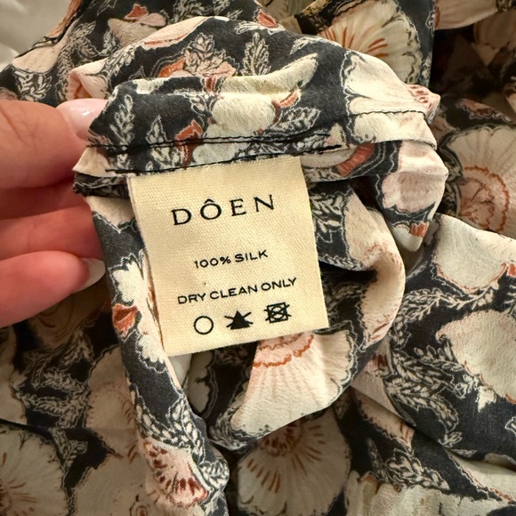 Doen Adra in Noir Tresors de la Mer Print silk dress - Picture 5 of 6